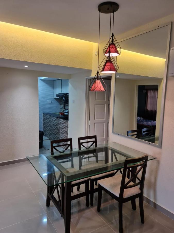 Sri Sayang Home Stay George Town Esterno foto